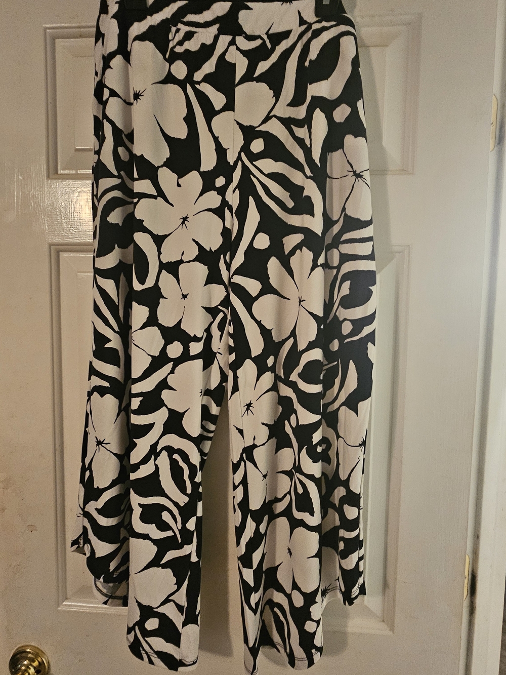 Philosophy Black and White Floral A-Line Skirt